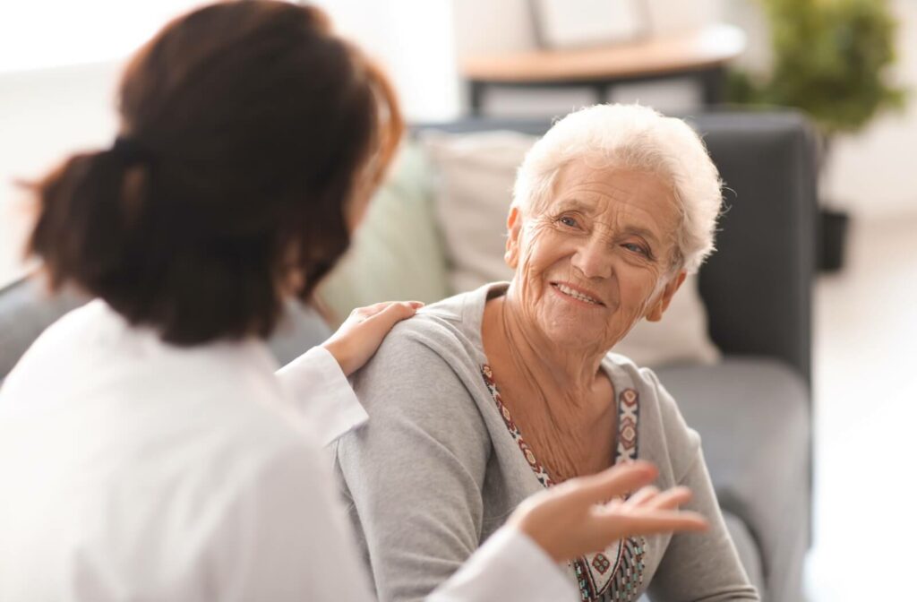 A counsellor checks in on an older adult to help them effectively manage their anxiety